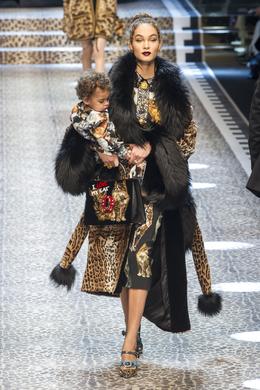 Défilé Dolce & Gabbana automne-hiver 2017-2018, Milan - Look 4.