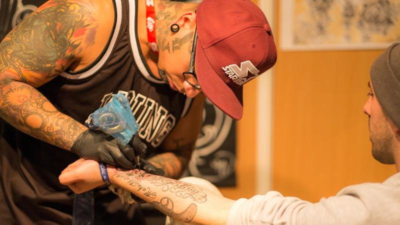site de rencontre gens tatoués