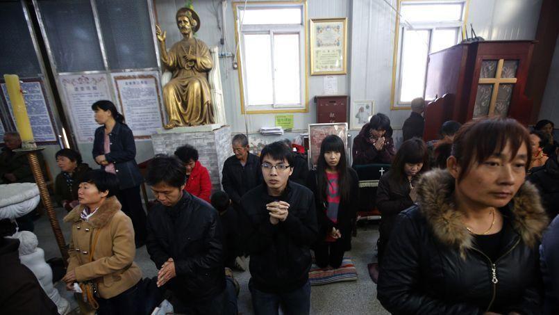 Des Chinois chrétiens dans une église de Tianjin en 2013. <i>Crédits photo: Kim Kyung Hoon/REUTERS</i>