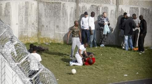 Hasil carian imej untuk prison Fleury-Merogis)