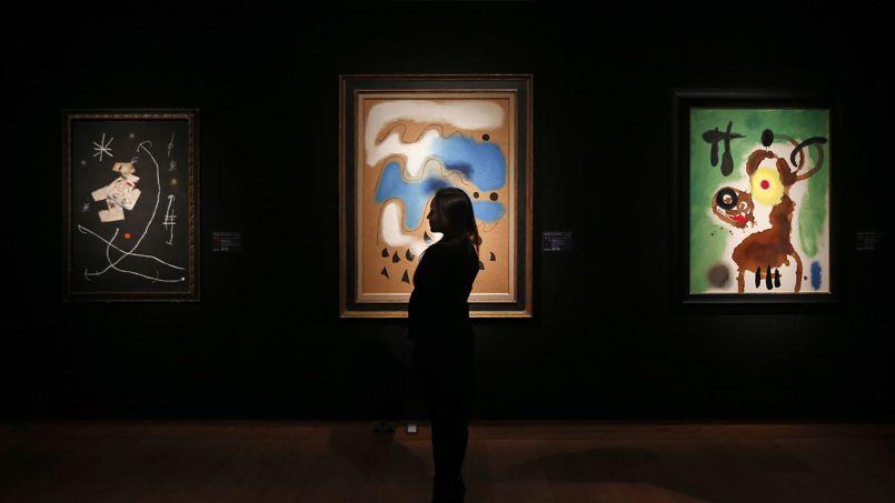 Les Miró exposés chez Christie's à Londres.