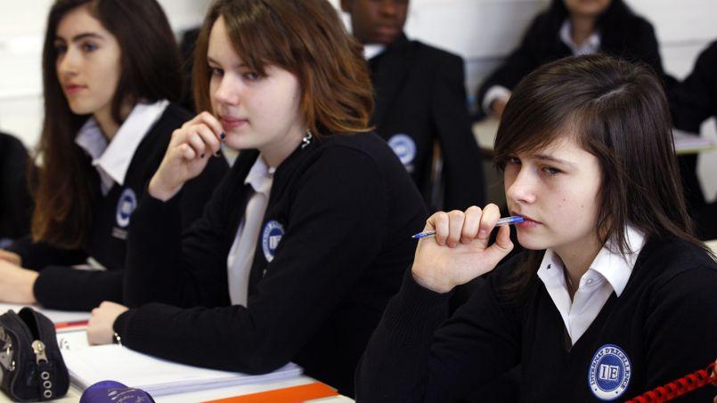 portant un uniforme à l'Internat d'Excellence de Sourdun, le ... portant un uniforme à l'Internat d'Excellence de Sourdun, le ...