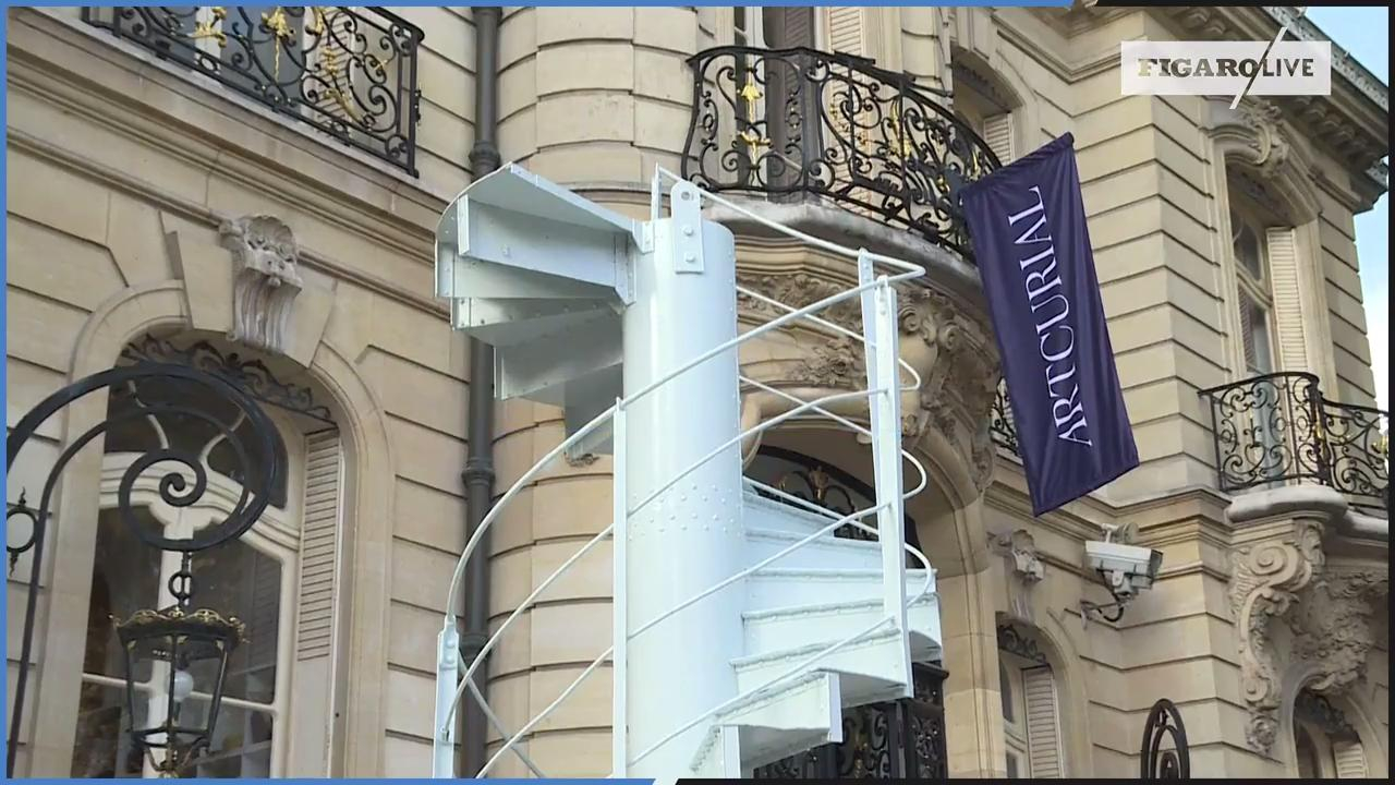 Un Morceau D Escalier De La Tour Eiffel Vendu Aux Ench Res