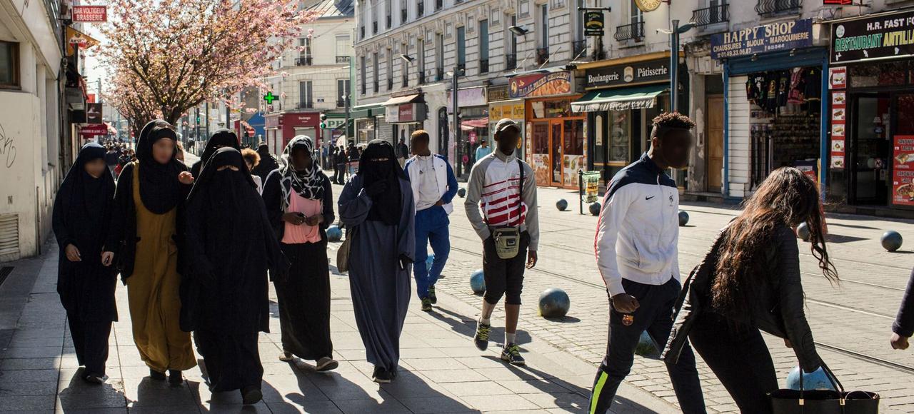 Les rues du centre-ville sont désormais investies ouvertement par les islamistes les plus radicaux.