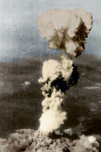 Le champignon atomique au dessus de la ville d'Hiroshima le 6 août 1945.