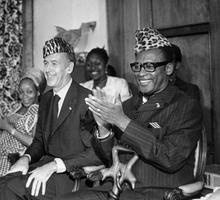 Le Président Valéry Giscard d'Estaing en visite officielle au Zaïre et Mobutu Sese Seko, le 11 aout 1975.
