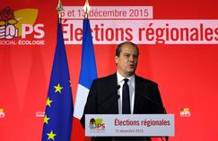 Le premier secrétaire du Parti socialiste, Jean-Christophe Camba­délis, dimanche soir, lors de son allocution, rue de Solferino, à Paris.
