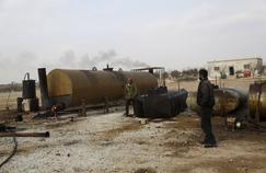 Raffinerie artisanale à Marchmain, aux environs d'Idlib en Syrie.