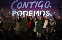 Pablo Iglesias (au centre), leader du parti Podemos, à Madrid, le 21 décembre.