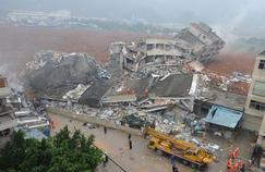 La coulée de boue a enseveli des dortoirs destinés aux ouvriers.
