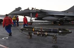Dans leur rapport, les deux députés s'inquiétent de la pérennité des stocks de bombes dont disposent les armées françaises.
