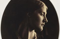 Mrs Herbert Duckworth, 12 avril 1867 (détail), par Julia Margaret Cameron.