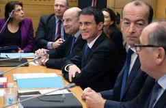 Manuel Valls a présenté, mercredi matin en commission des lois de l'Assemblée, la nouvelle rédaction de l'article 2 de la révision constitutionnelle sur la déchéance de nationalité française.