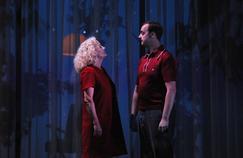 Catherine Hiegel et René Turquois dans Le Retour au désert.