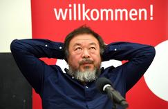 Ai Weiwei est un artiste de la dissidence, homme de convictions qui lutte pour les droits de l'homme pour les uns, homme de medias pour les autres.