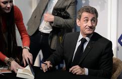 Nicolas Sarkozy dédicace son livre La France pour la vie le 26 janvier 2016 dans une librairie strasbourgeoise.