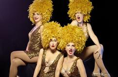 The Sea Girls, in one of their many stage costumes, among others reinterpret the myth of Ulysses.