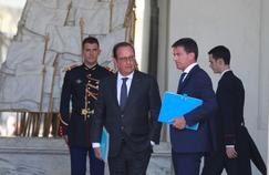 Conversation à l'Élysée entre François Hollande et Manuel Valls.