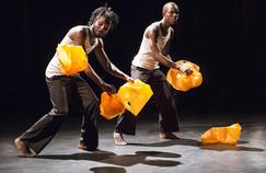 Maputo Mozambique, an unusual juggling show at the Quai Branly Museum