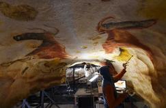 La première réplique intégrale de la grotte de Lascaux, classée au patrimoine mondial de l'humanité et fermée au public depuis 1963 pour la préserver des dégradations, ouvrira ses portes au public le 15 décembre.