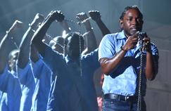 Une démarche qui fait écho à ses prestations sur les plateaux télévisés américains durant lesquelles Kendrick Lamar interprétait quelques-uns de ses morceaux non identifiés.