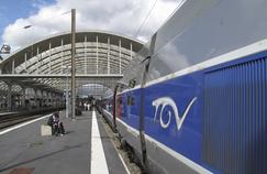 Pour remplir ses trains, la SNCF devra accroître l'activité low-cost et sa politique de petits prix et éviter que les voyageurs ne privilégient le ­covoiturage ou les autocars.