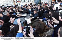 Nicolas Sarkozy à la sortie de la librairie Decitre, jeudi à Lyon.