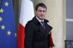 Manuel Valls à la sortie du conseil de défense, samedi à Paris.