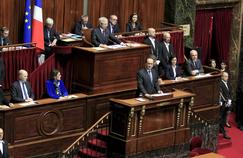 Le 16 novembre 2015, trois jours après les attentats de Paris, François Hollande annonce, devant le Congrès du Parlement à Versailles, qu'il va présenter une révision de la Constitution.