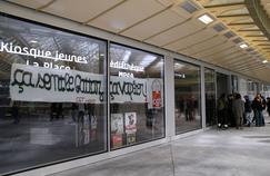 Plus d'une centaine d'intermittents ont investi ce jeudi 7 avril un espace culturel de la nouvelle architecture imaginée par Patrick Berger et Jacques Anziutti à Paris.