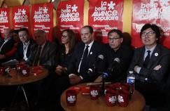 Le premier secrétaire du Parti socialiste, Jean-Christophe Cambadélis (ici au centre), lors du lancement, mercredi à Paris, de la Belle Alliance populaire. À droite: Jean-Vincent Placé.