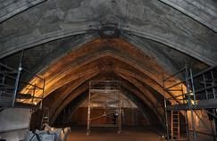 L'édifice religieux est situé à quelques centaines de mètres du sanctuaire gallo-romain de Chartres, datant du IVe siècle, soumis à des fouilles depuis plusieurs années par le service d'archéologie de la Ville de Chartres.
