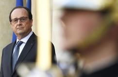 François Hollande sur le perron de l'Élysée, en avril.