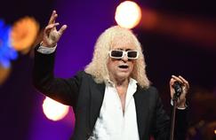 Lors de sa dernière tournée en 2007, Ze re Tour, le chanteur aux lunettes blanches, avait déjà marqué la fête nationale par un concert de prestige au pied de la Tour Eiffel.