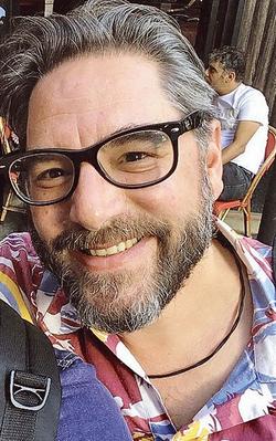 Stephan Villeneuve. Journaliste reporter d'images passionné par son métier, il était parti à Mossoul pour Envoyé spécial rejoindre Véronique Robert. » Lire son portrait