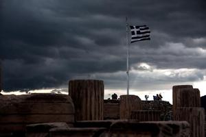 The sky continues to darken over the t & # XEA; you Greeks