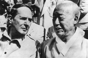 Le général américain MacArthur et le président coréen Syngman Rhee en 1950.
