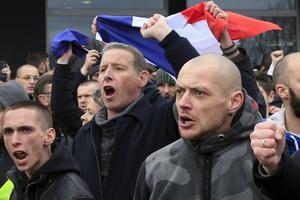 Des partisans de Pegida samedi à Calais.