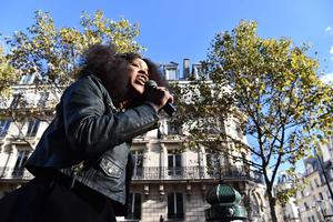 «today we walk for Adama, for justice, for the vérité. (...) Tomorrow you must walk to the réevolution», said the sister of the défunt, Assa.