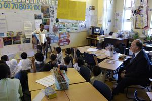 Visite d'une école primaire du réseau Aga Khan à Mombasa, au Kenya.