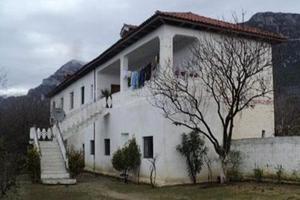 A 30 km de Tirana, cette maison aurait servi de «prison secrète» à l'UCK dans le cadre du trafic d'organes.