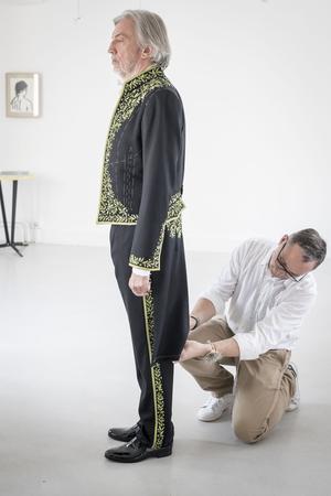 The French artist Jean-Marc Bustamante, during the fitting of his coat of the Academy of Fine Arts, created by the designer Agnès B., before its installation under the dome of the Institut de France, 23 May 2018. 