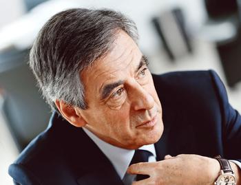 «Le message que j'adresse aux policiers, c'est celui de mon soutien total. (...) Si je suis élu, je leur donnerai les moyens modernes pour assumer leur mission», déclare François Fillon.