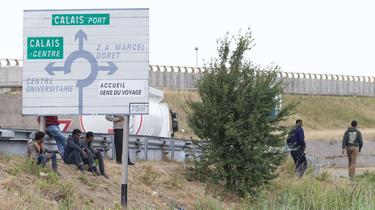 Migrants : le bras de fer entre l'État et les associations perdure à Calais