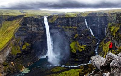 Plantée dans un décor lunaire, la cascade de Háifoss (122 m) est l'une des plus hautes du pays.