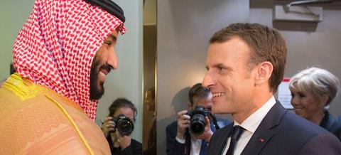 Mohammed Ben Salman et Emmanuel Macron, jeudi à Riyad.