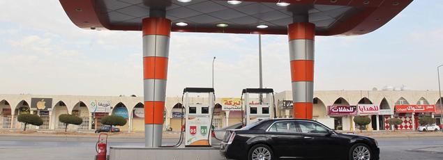 Saudi Aramco, la compagnie nationale saoudienne, a indiqué mardi qu'elle baissait de 60 cents de dollar le prix du baril de «brut léger arabe» destiné au marché du Nord-Ouest européen.