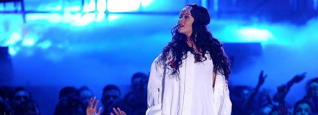 Après de très longues semaines d'attente, la chanteuse Rihanna a publié sur Internet le premier titre de l'album «ANTI».