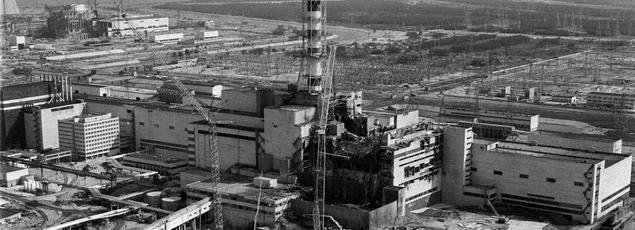 La centrale de Tchernobyl quelques jours après l'explosion du réacteur.
