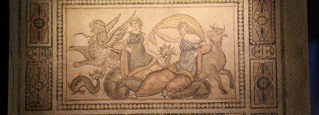 La plus ancienne référence à l'Europe comme entité géographique dans la littérature universelle se trouve dans un poème du VIIIe siècle avant J.-C., l'Hymne à Apollon. Il y désigne la Grèce continentale par rapport au Péloponnèse et aux îles. Le fait est lié à la légende de la fille du roi Agénor, enlevée par Zeus (ici, une mosaïque romaine reproduisant l'enlèvement et exposée au musée de Zeugma, à Gaziantep, en Turquie).